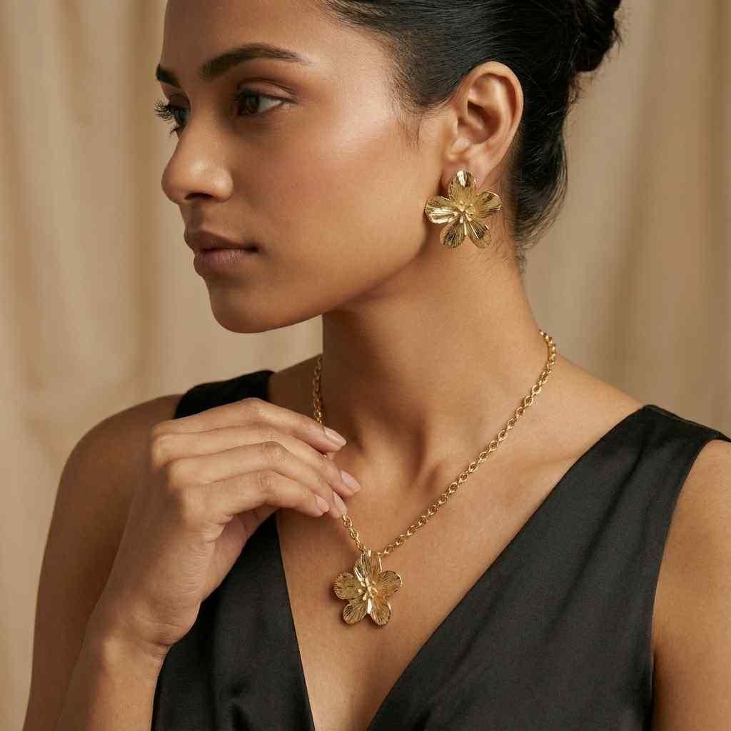 Set of Flower Necklace and Earring (Pack of 1)